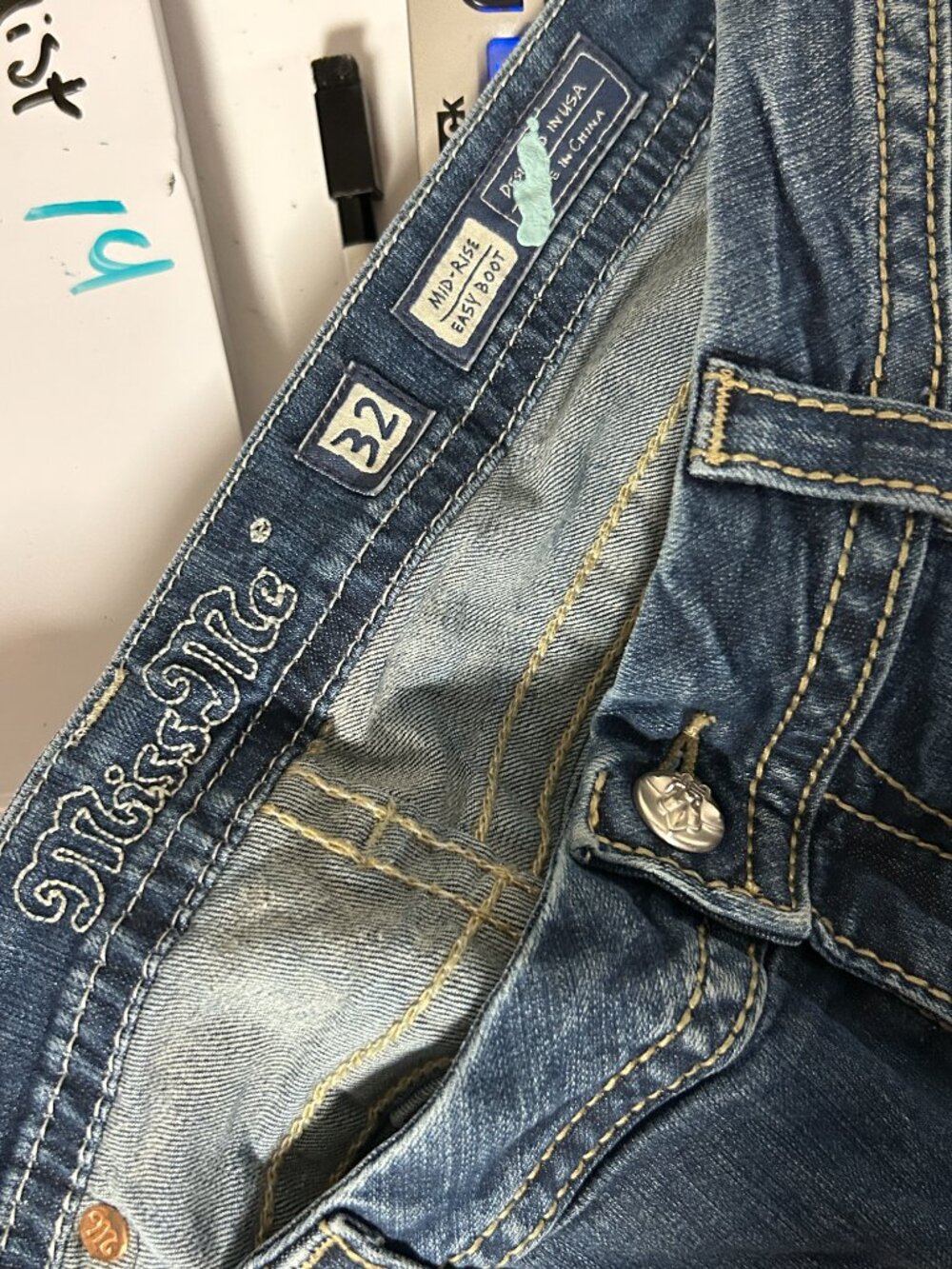 Miss Me Jeans Womens 32 Easy Boot Flap Pocket Aztec Embroidered Mid Rise y2K - Picture 8 of 9